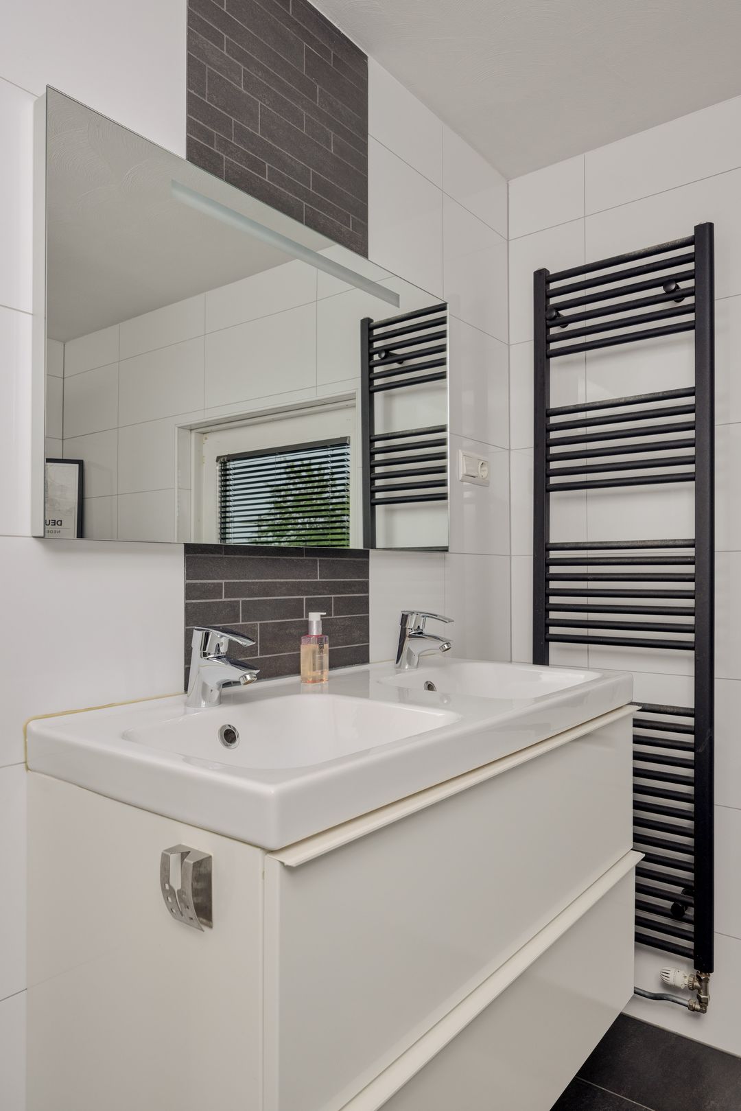 Foto 23 van Parallelweg 150