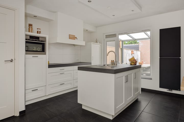 Foto 13 van Parallelweg 150