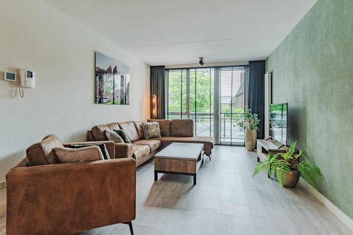 Photo 3 of Julianastraat 18-A