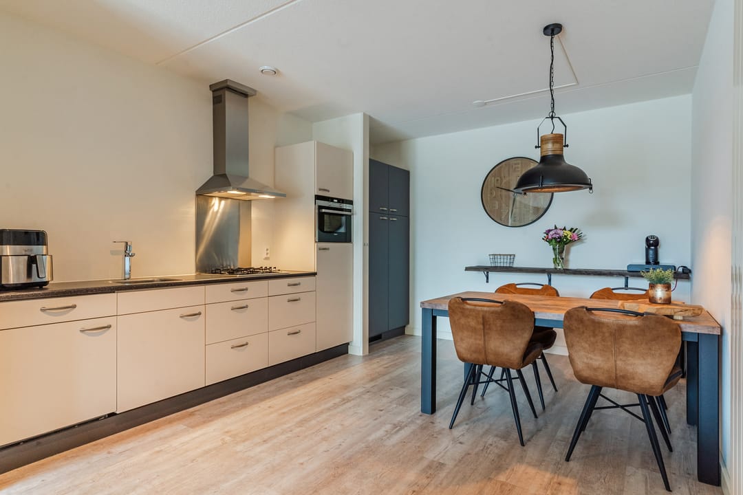 Photo 7 of Julianastraat 18-A