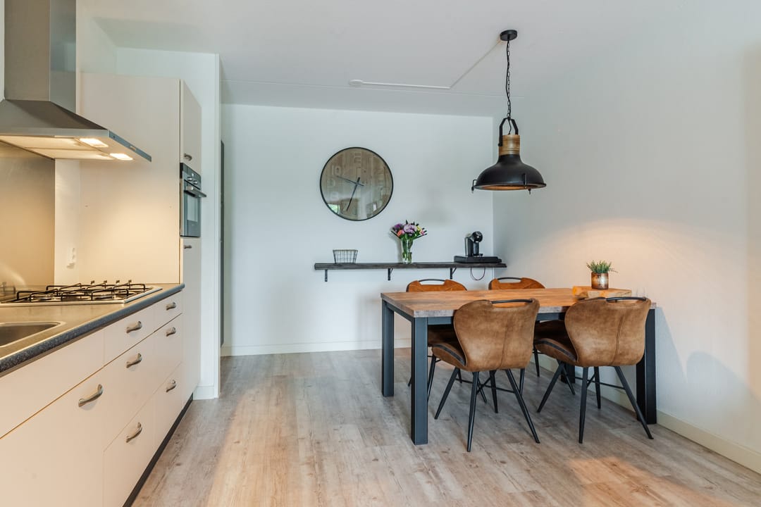 Photo 8 of Julianastraat 18-A