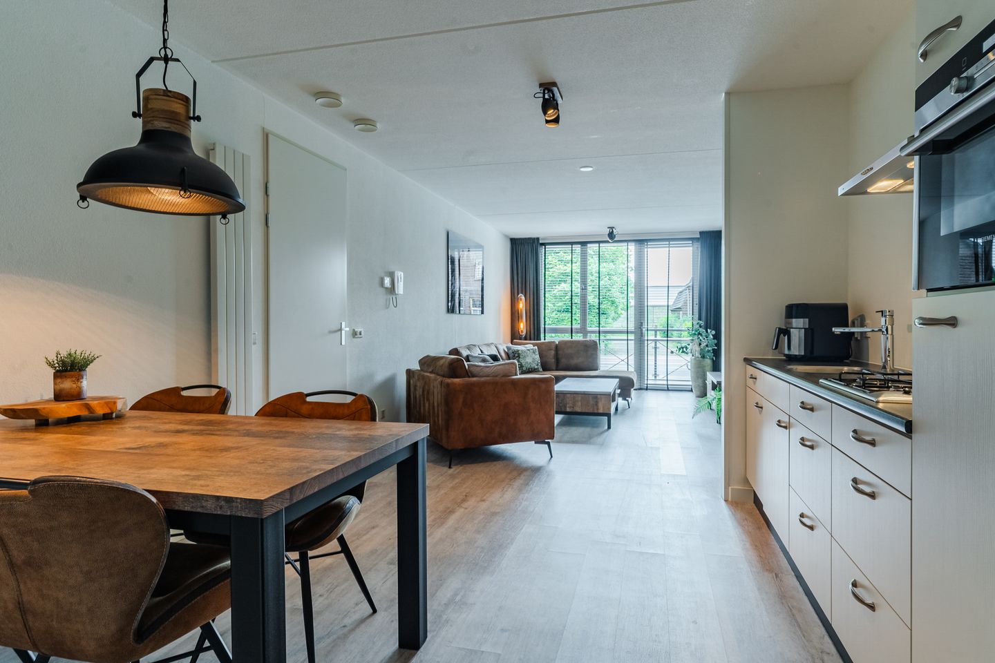 Photo 10 of Julianastraat 18-A