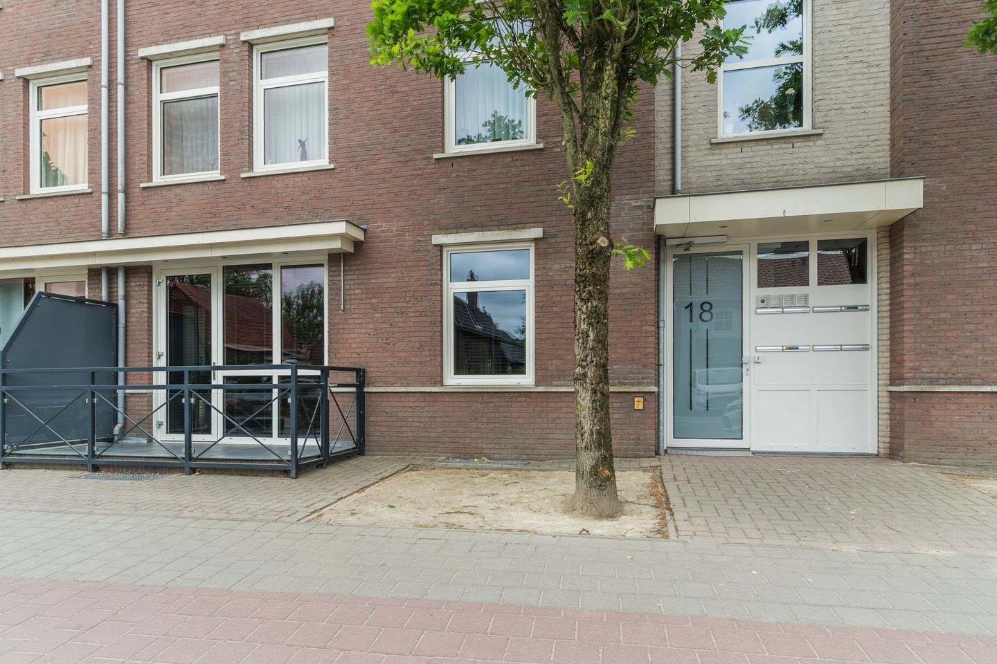 Photo 35 of Julianastraat 18-A