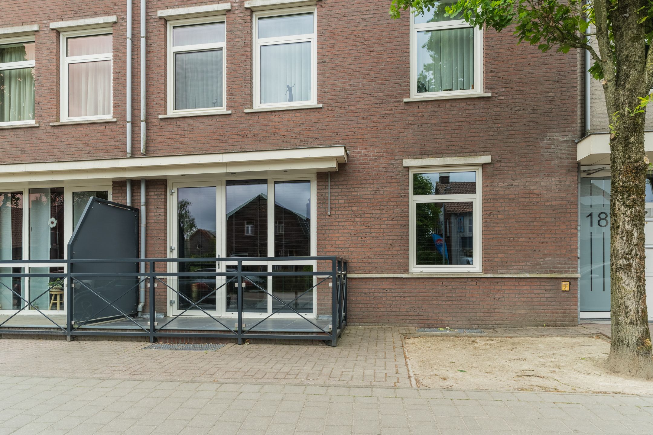 Photo 36 of Julianastraat 18-A