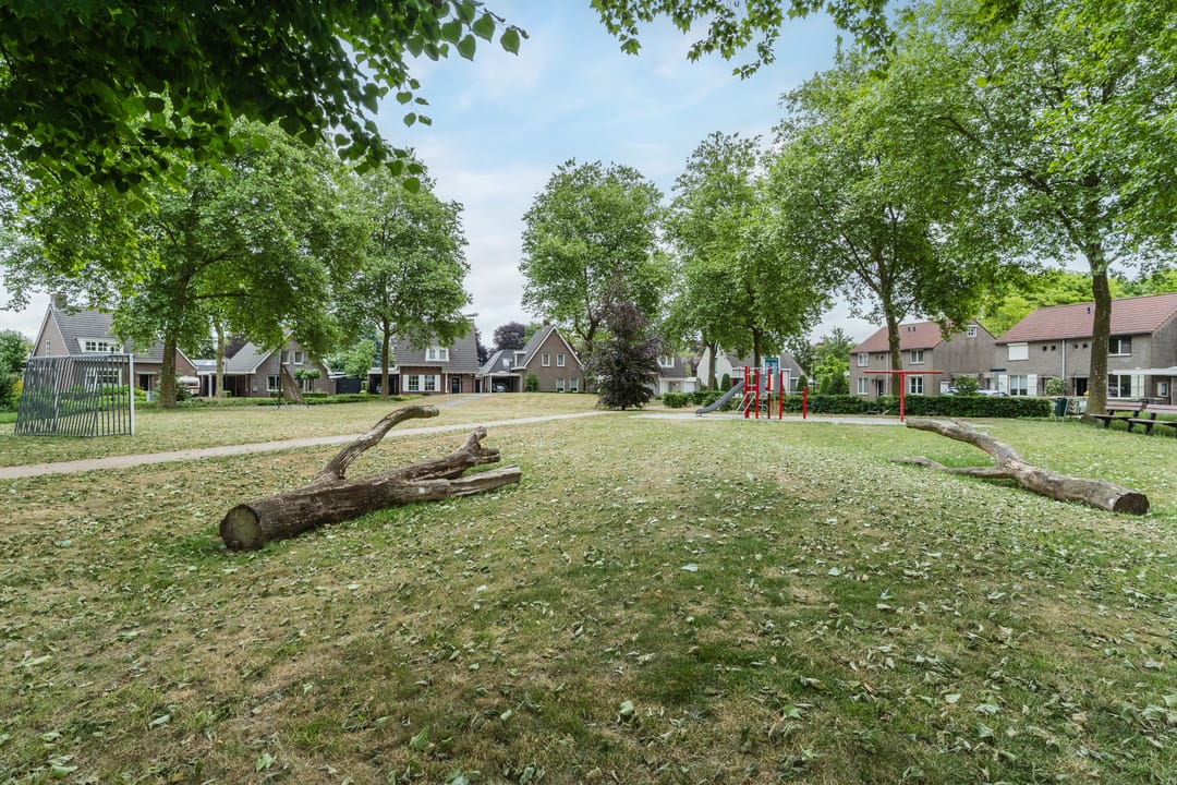 Photo 37 of Julianastraat 18-A