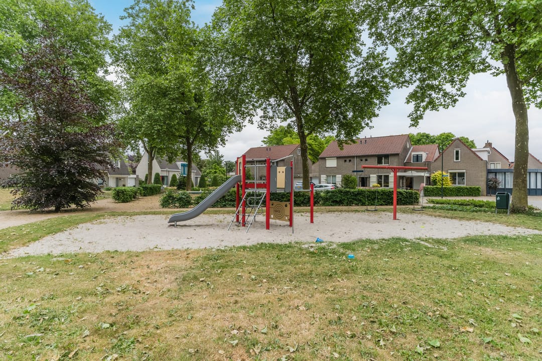 Photo 38 of Julianastraat 18-A