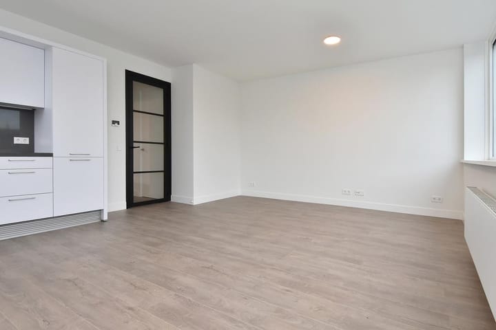 Photo 2 of Annastraat 4-D