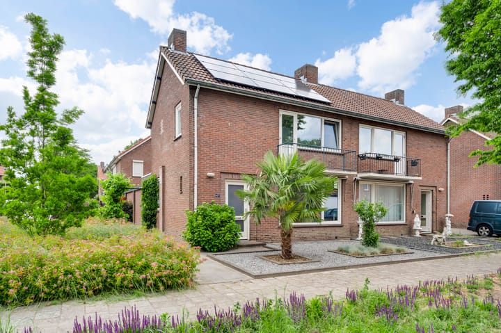 Photo 1 of Kapelaniestraat 47