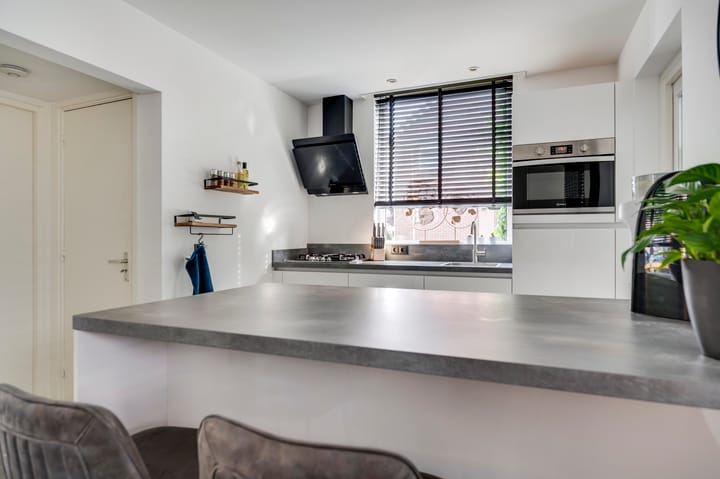 Photo 10 of Kapelaniestraat 47