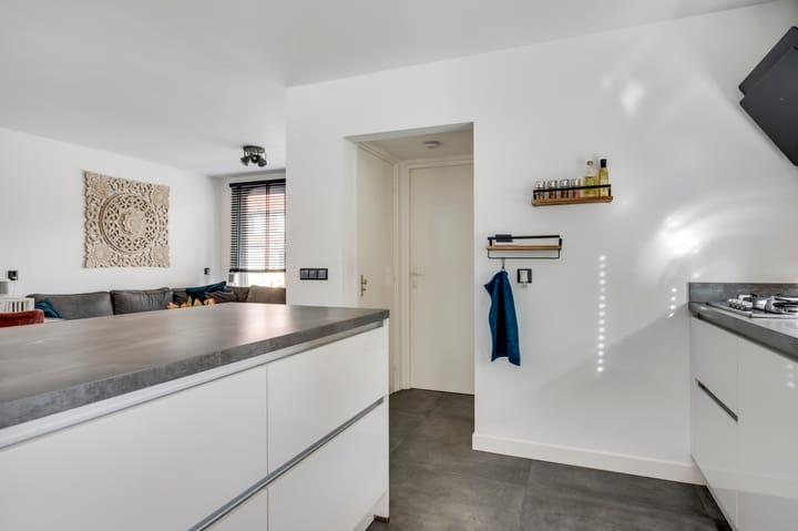 Photo 12 of Kapelaniestraat 47