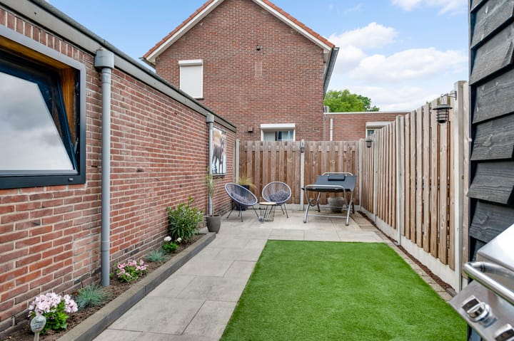 Photo 15 of Kapelaniestraat 47