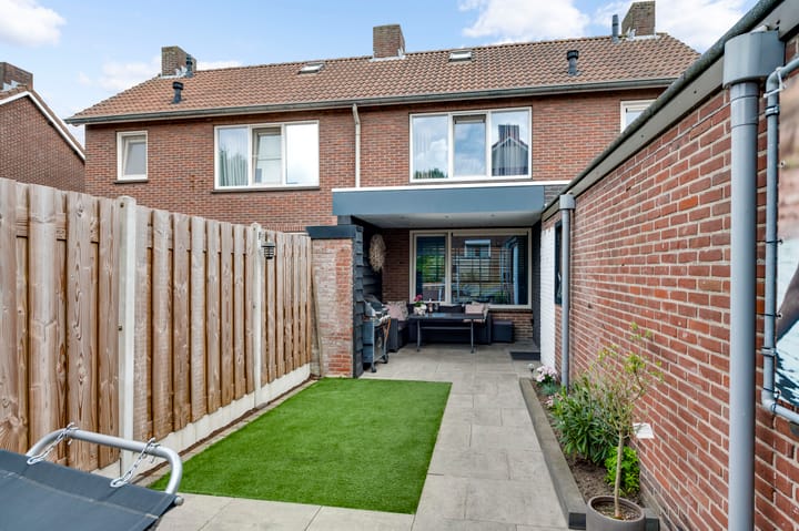 Photo 17 of Kapelaniestraat 47