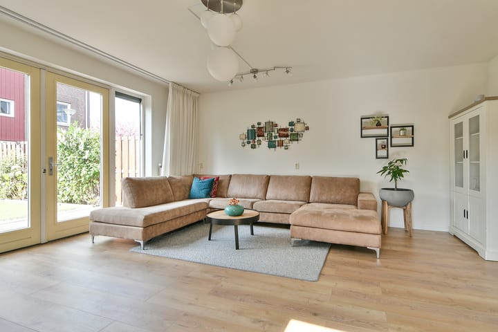 Photo 9 of Meeuwenstraat 50