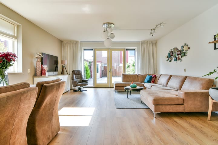 Photo 8 of Meeuwenstraat 50