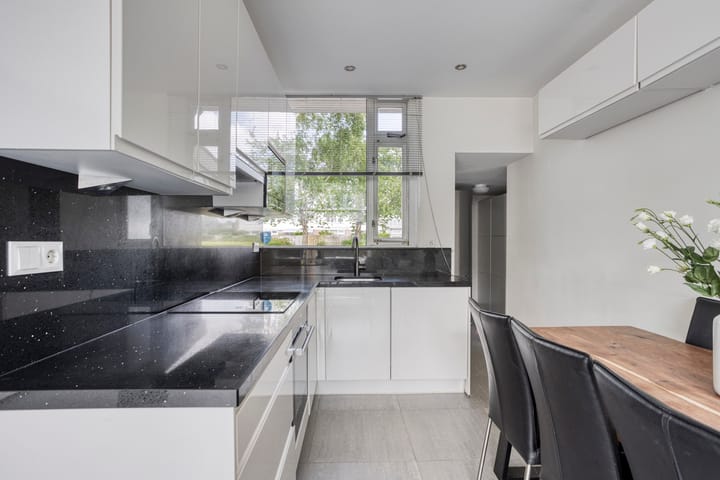 Foto 5 van Cornelis Roobolstraat 49