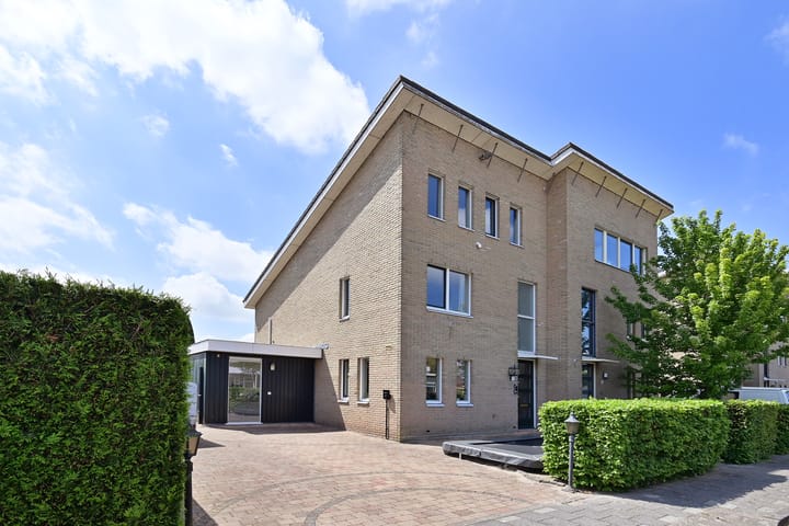 Foto 1 van Rousseaulaan 1