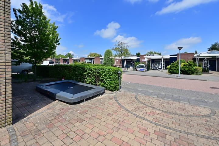 Foto 2 van Rousseaulaan 1