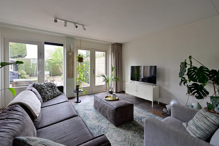 Foto 4 van Rousseaulaan 1