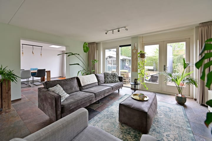 Foto 5 van Rousseaulaan 1