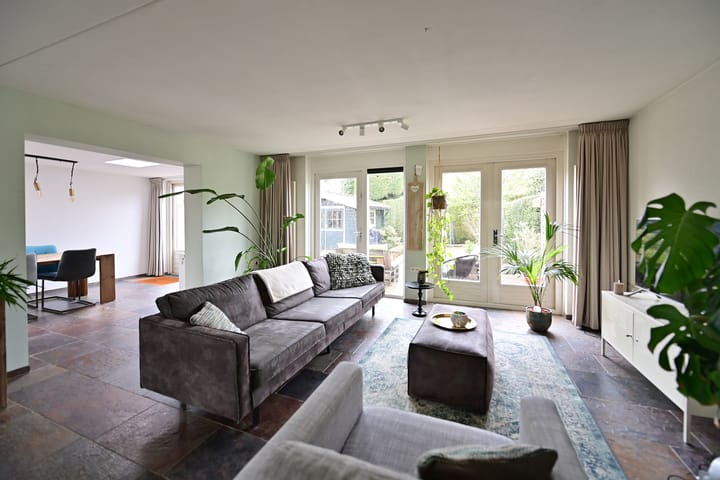 Foto 6 van Rousseaulaan 1