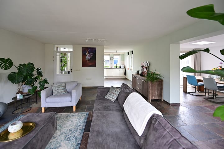 Foto 7 van Rousseaulaan 1