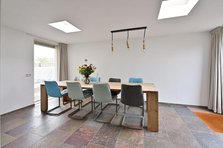 Foto 9 van Rousseaulaan 1