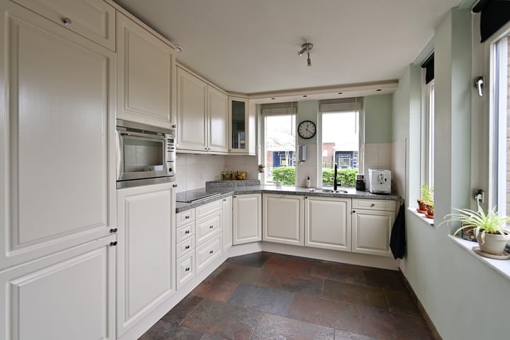 Foto 11 van Rousseaulaan 1