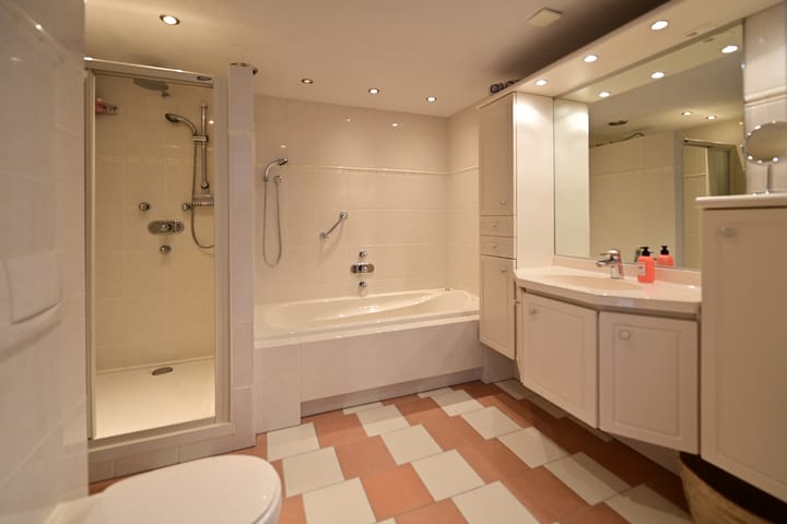 Foto 16 van Rousseaulaan 1