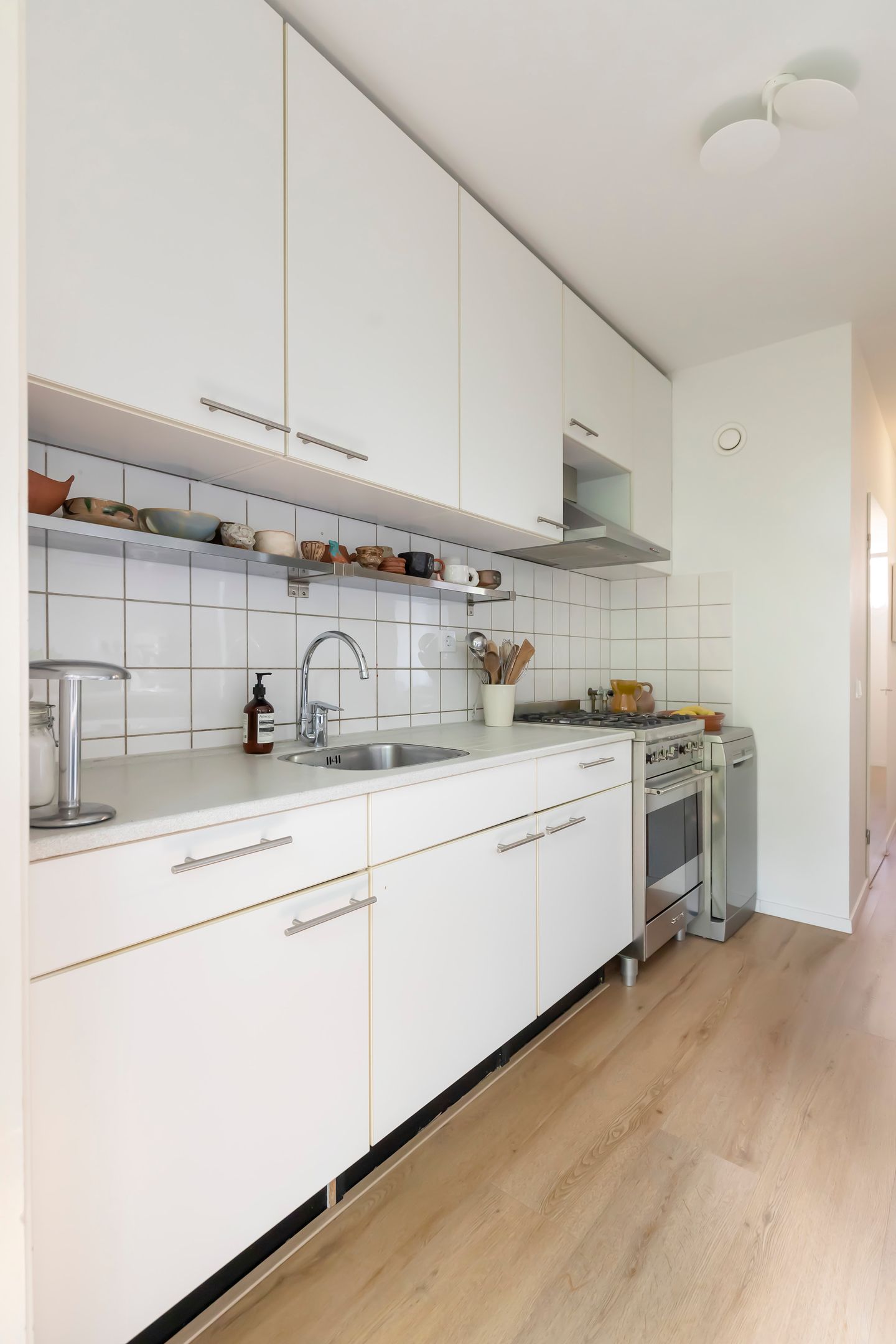 Photo 29 of Van Hilligaertstraat 12-B