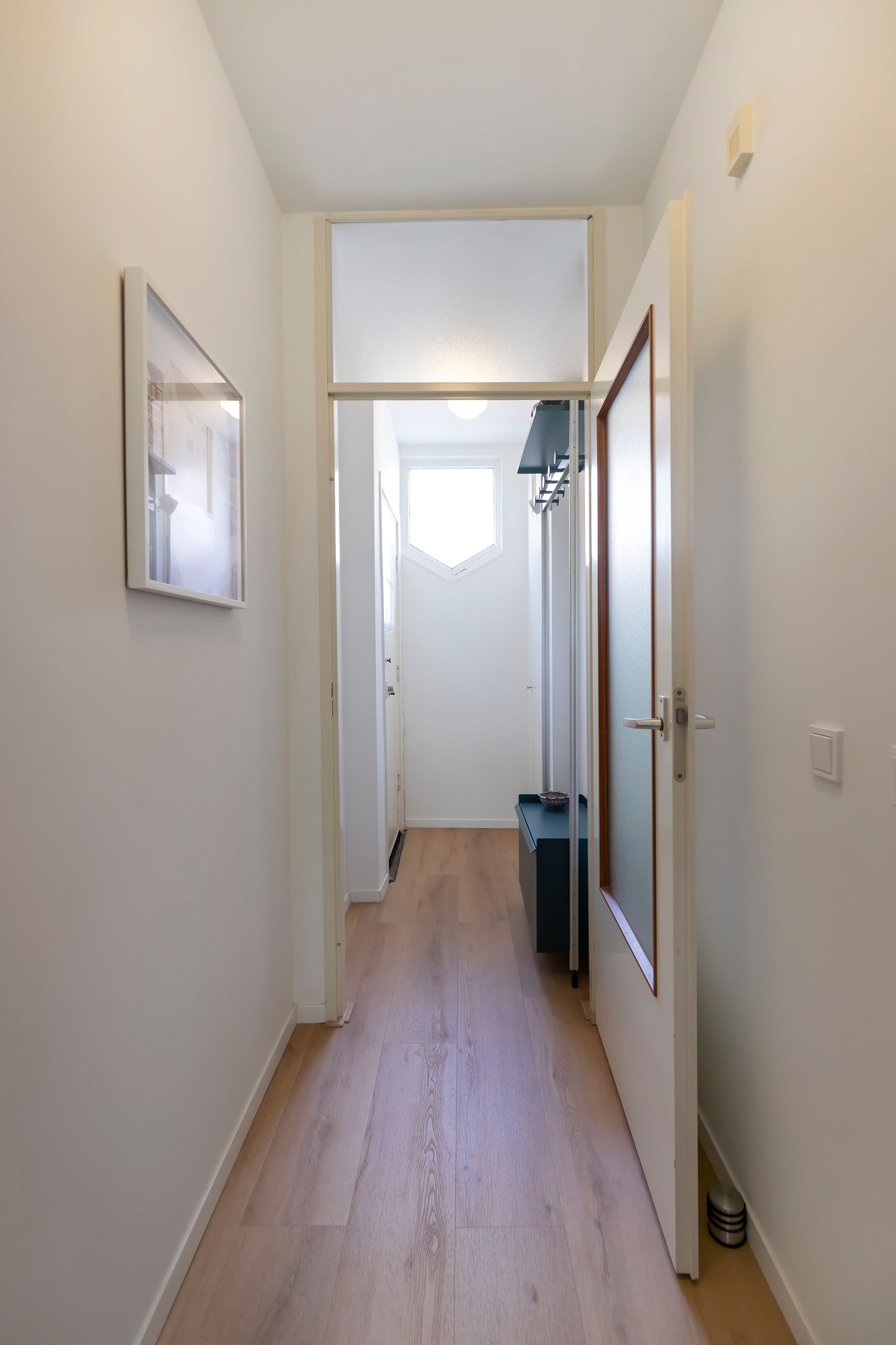 Photo 33 of Van Hilligaertstraat 12-B