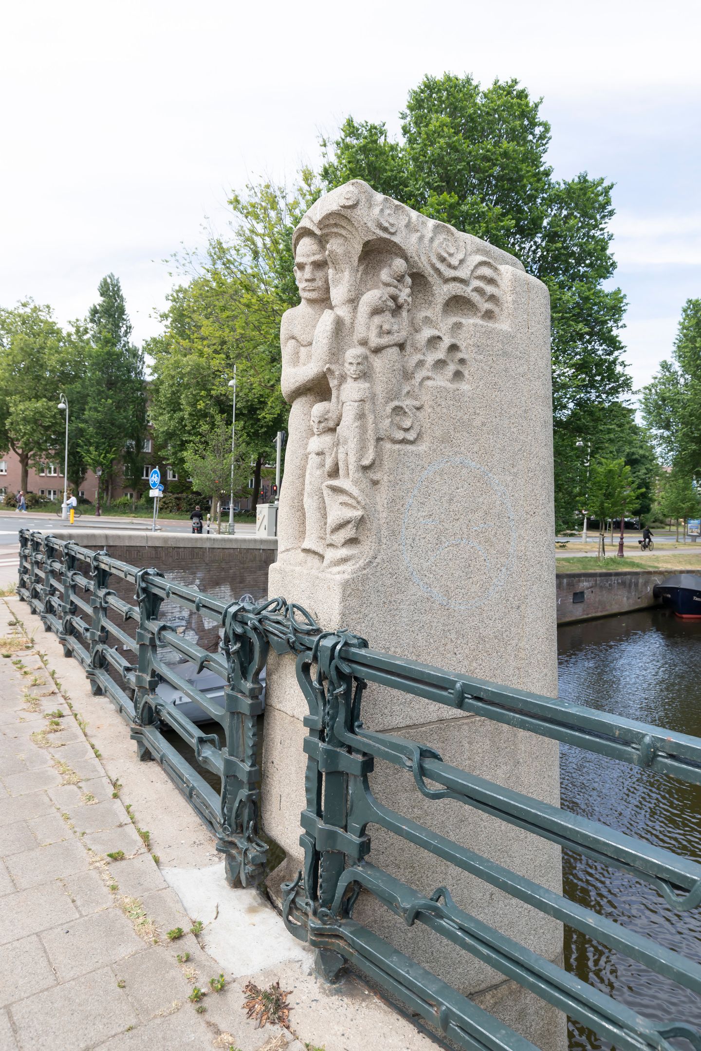 Photo 40 of Van Hilligaertstraat 12-B