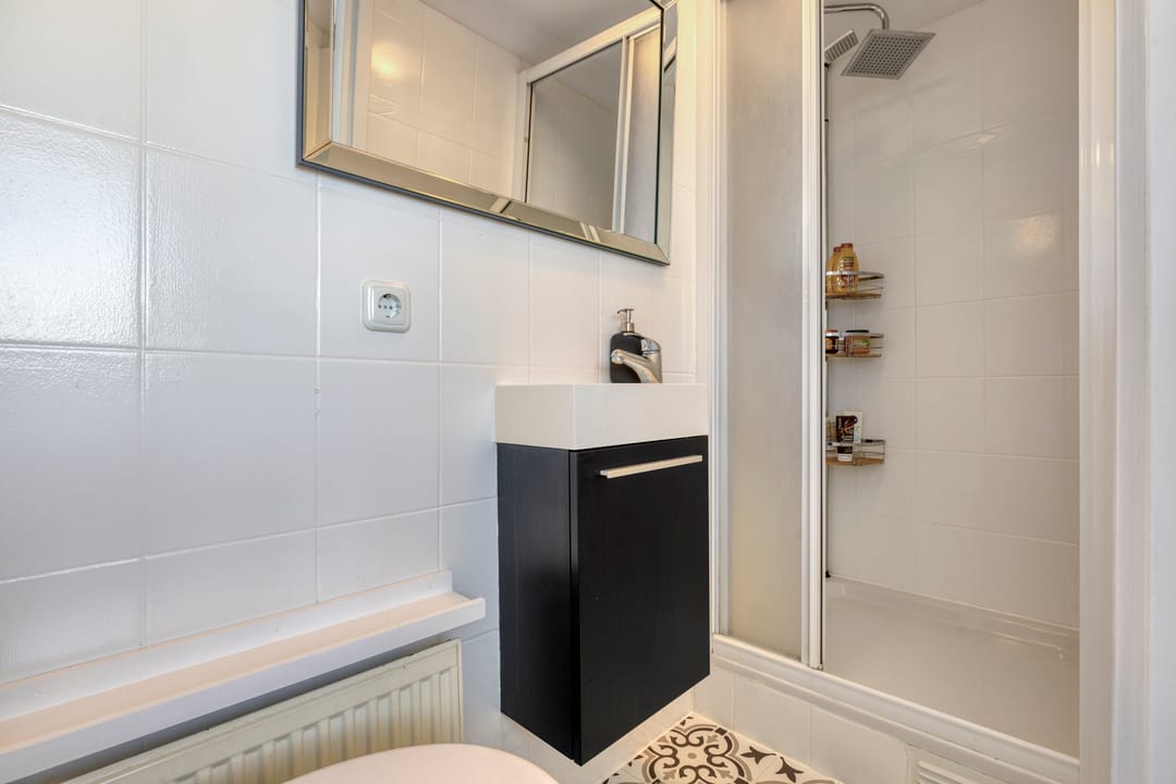 Photo 13 of Almarestraat 36-B