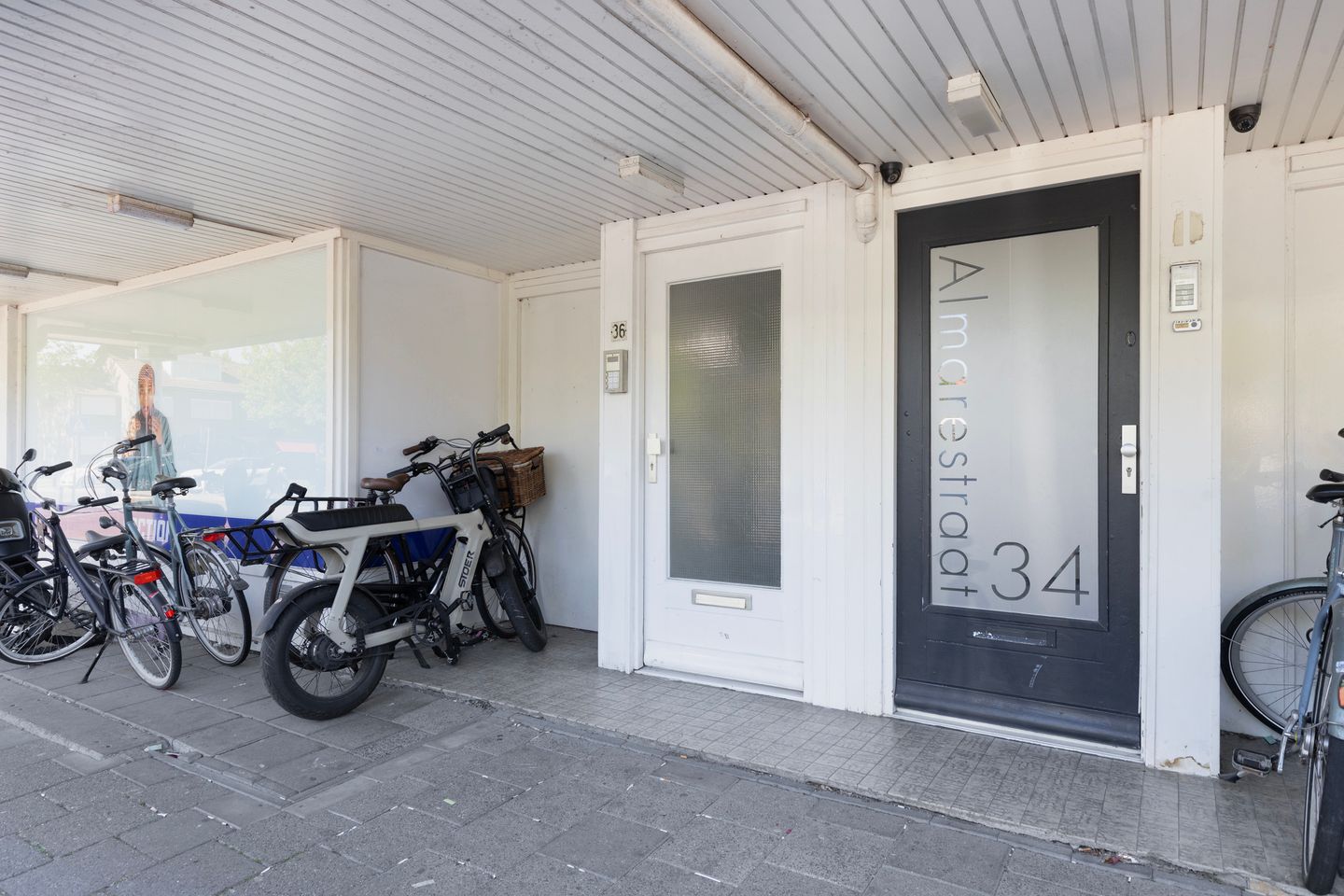 Photo 20 of Almarestraat 36-B