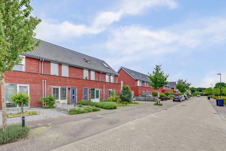 Photo 2 of Hoefbladstraat 78