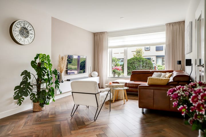 Photo 6 of Bernhardstraat 54