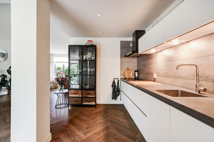 Photo 11 of Bernhardstraat 54