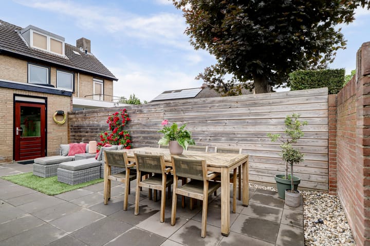 Photo 20 of Bernhardstraat 54