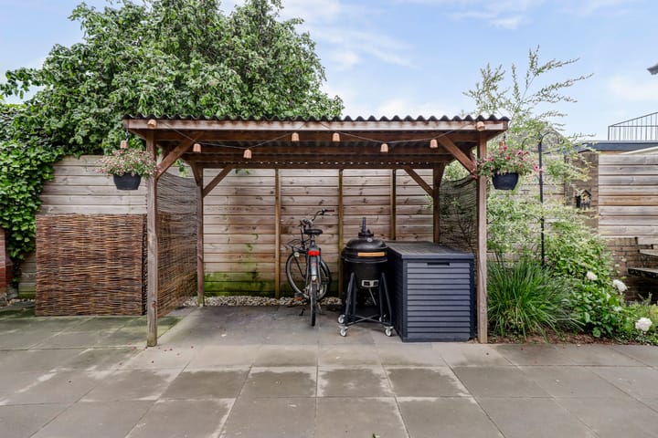 Photo 21 of Bernhardstraat 54