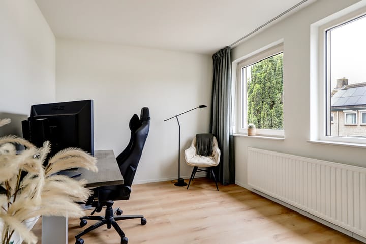 Photo 31 of Bernhardstraat 54