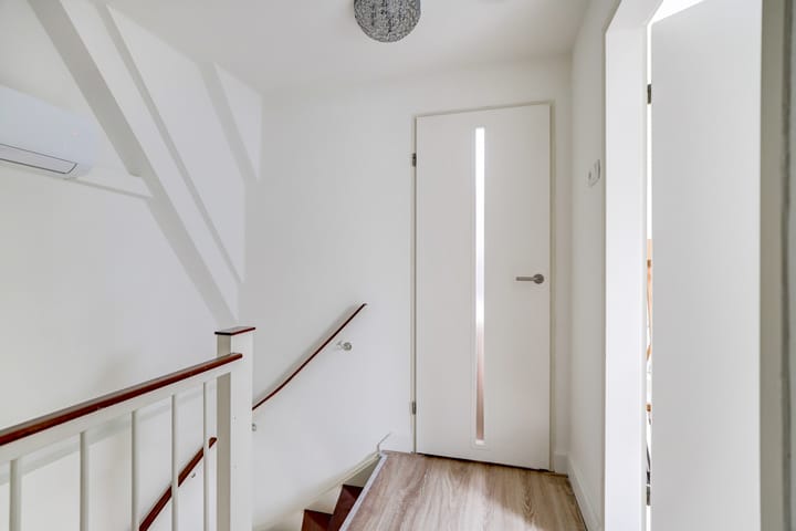 Photo 35 of Bernhardstraat 54