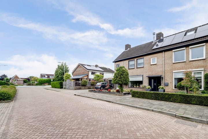 Photo 39 of Bernhardstraat 54