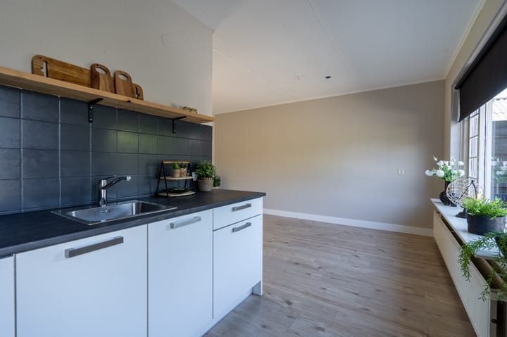 Photo 11 of Broek 67