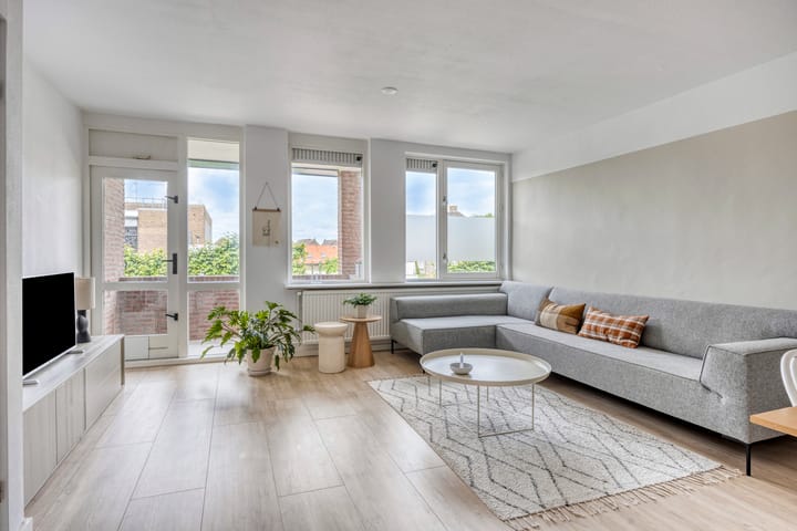 Foto 2 van Burg. Coonenplein 9