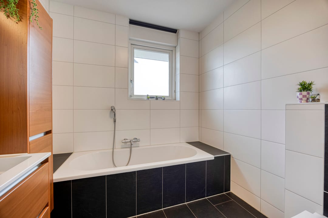 Photo 23 of Valeriaan 35