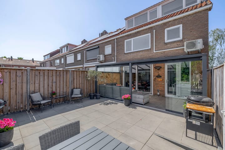 Photo 2 of Alexander Verhuellstraat 83