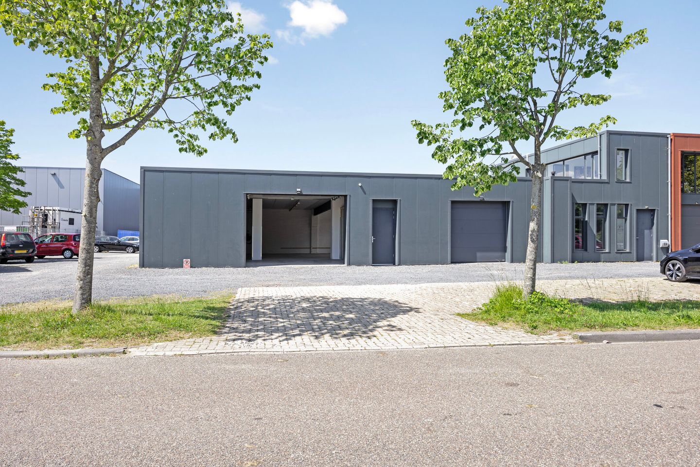View photo 2 of Costerstraat 12