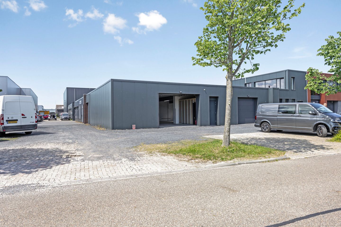 View photo 3 of Costerstraat 12