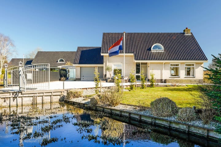 Foto 2 van Warmoeskade 33