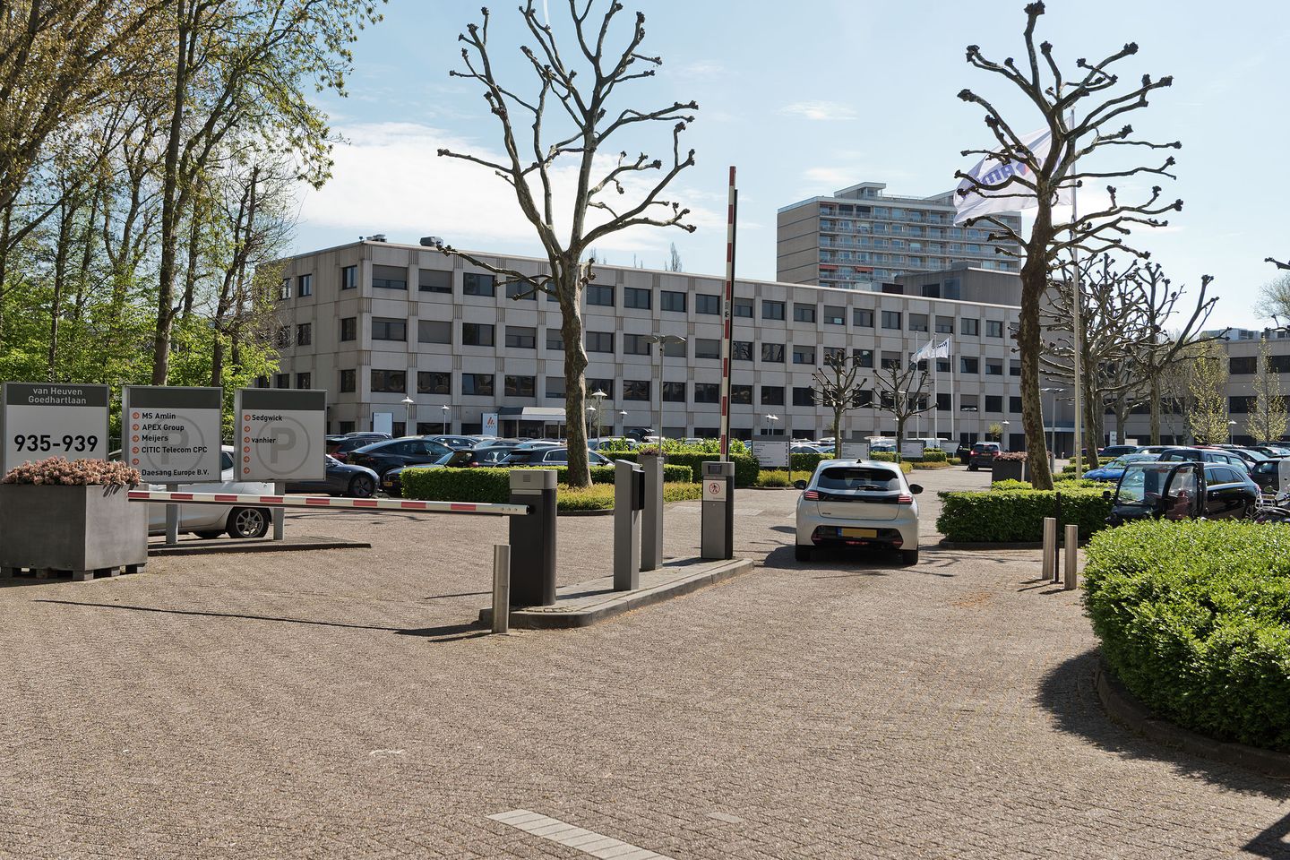Bekijk foto 2 van Van Heuven Goedhartlaan 935-B