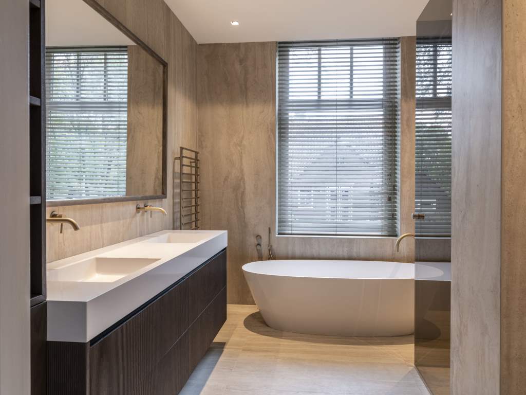 Photo 7 of Burgemeester van Nispen van Sevenaerstraat 28